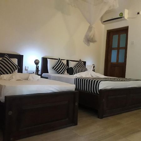 Isanka Lion Lodge Sigiriya Buitenkant foto