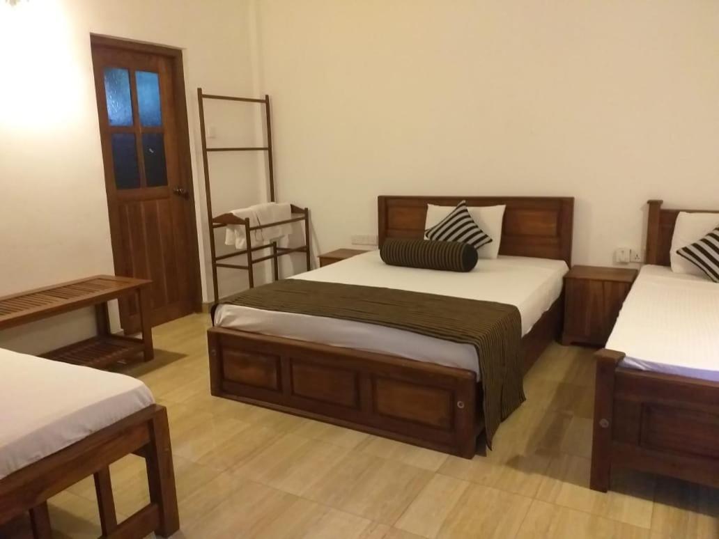 Isanka Lion Lodge Sigiriya Buitenkant foto