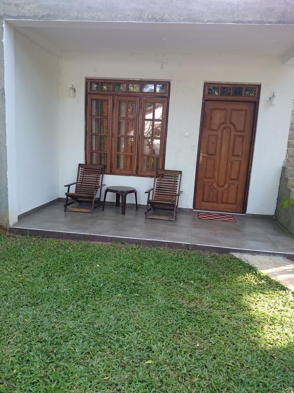 Isanka Lion Lodge Sigiriya Buitenkant foto