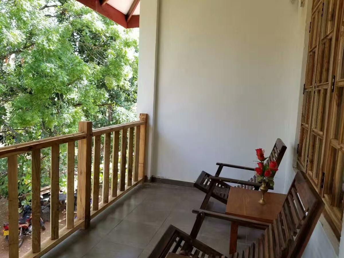 Isanka Lion Lodge Sigiriya Buitenkant foto